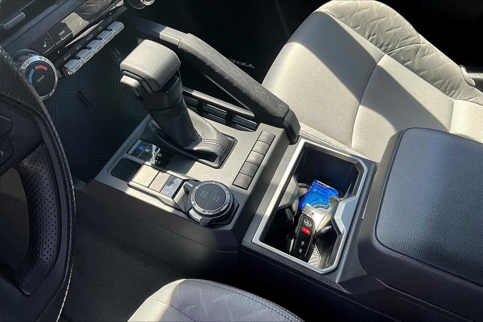 2025 Toyota Tacoma SR5 - Photo 20