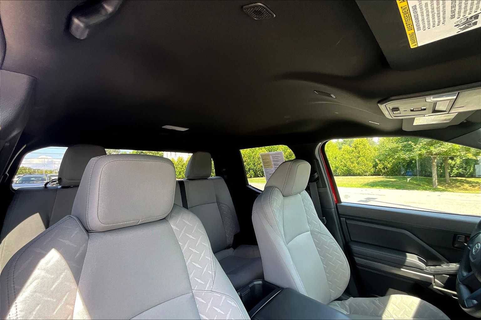 2025 Toyota Tacoma SR5 - Photo 22
