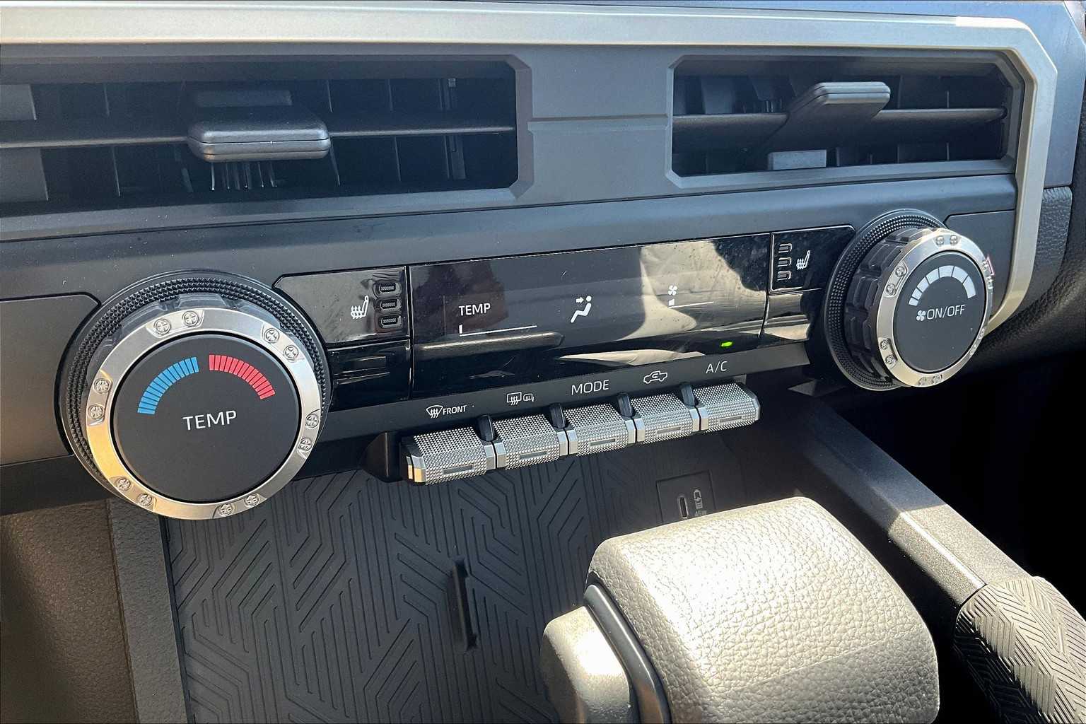 2025 Toyota Tacoma SR5 - Photo 26