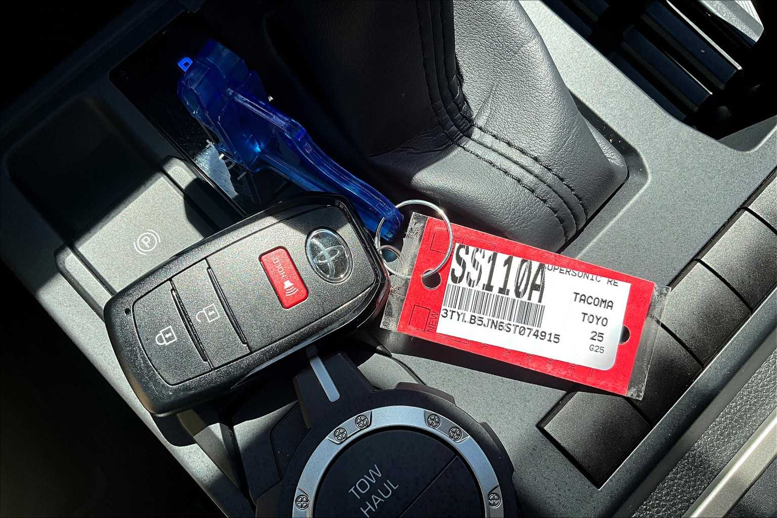 2025 Toyota Tacoma SR5 - Photo 31