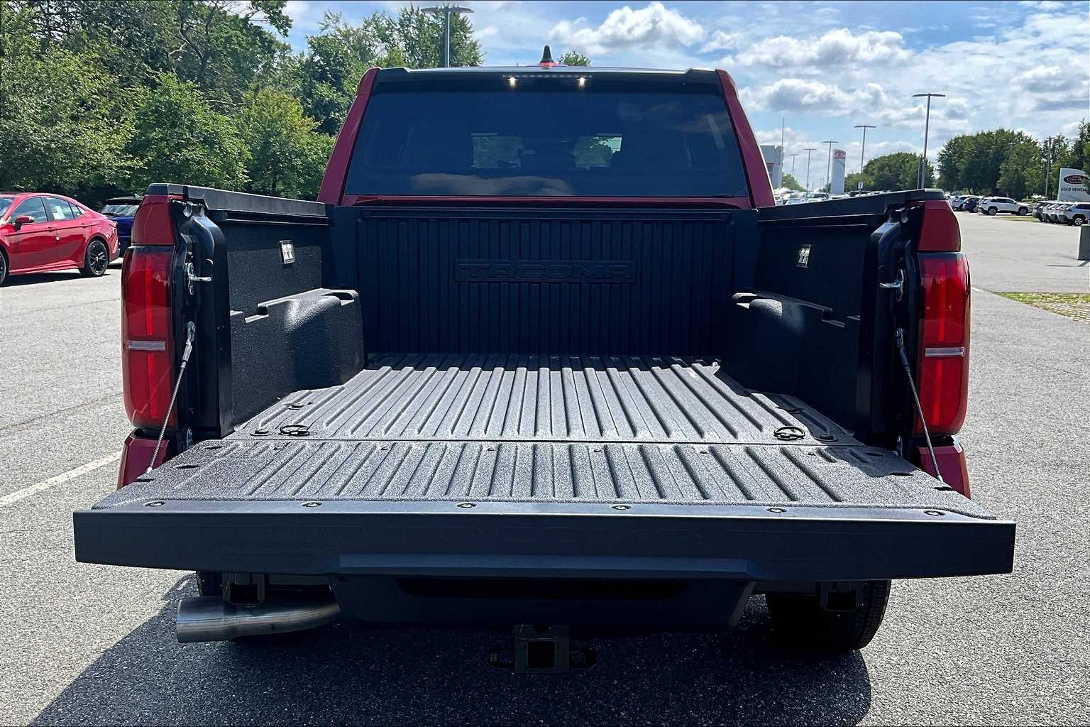 2025 Toyota Tacoma SR5 - Photo 32