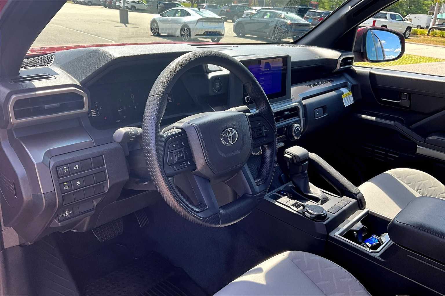 2025 Toyota Tacoma SR5 - Photo 8