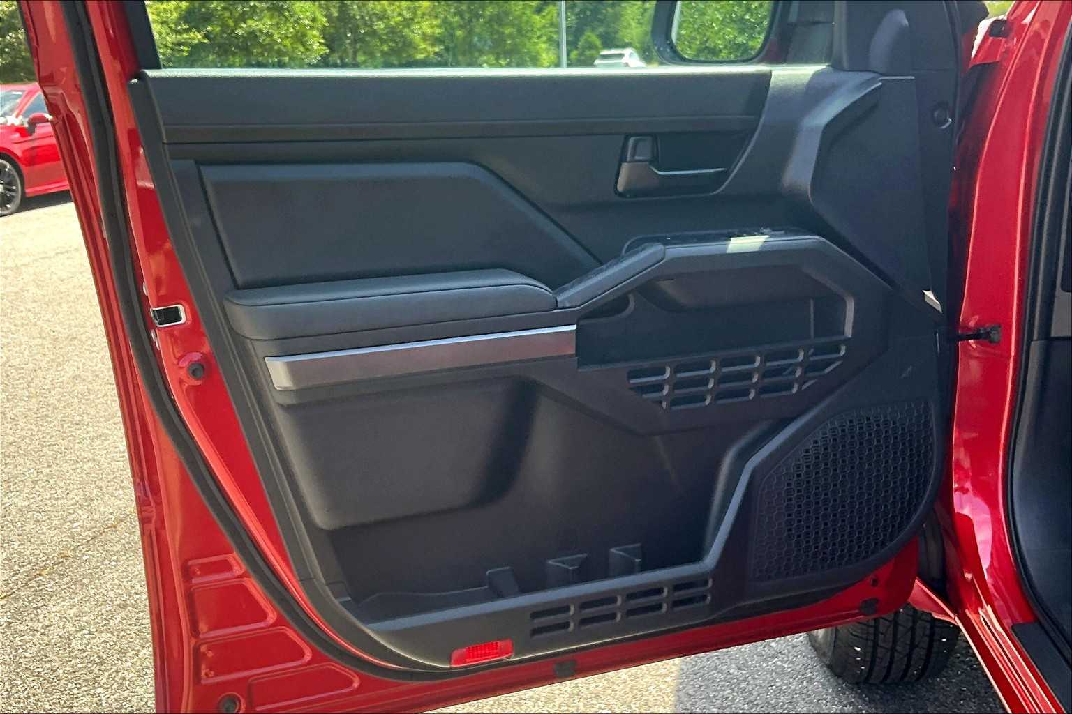 2025 Toyota Tacoma SR5 - Photo 9