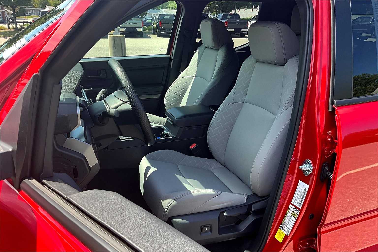 2025 Toyota Tacoma SR5 - Photo 10