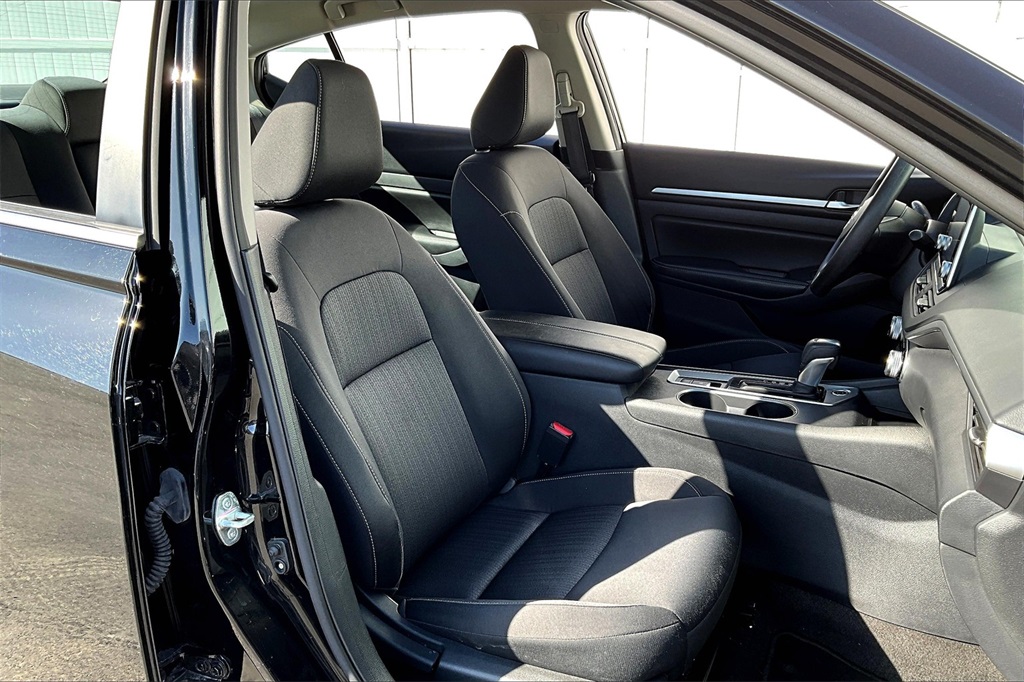 2022 Nissan Altima 2.5 SV - Photo 11