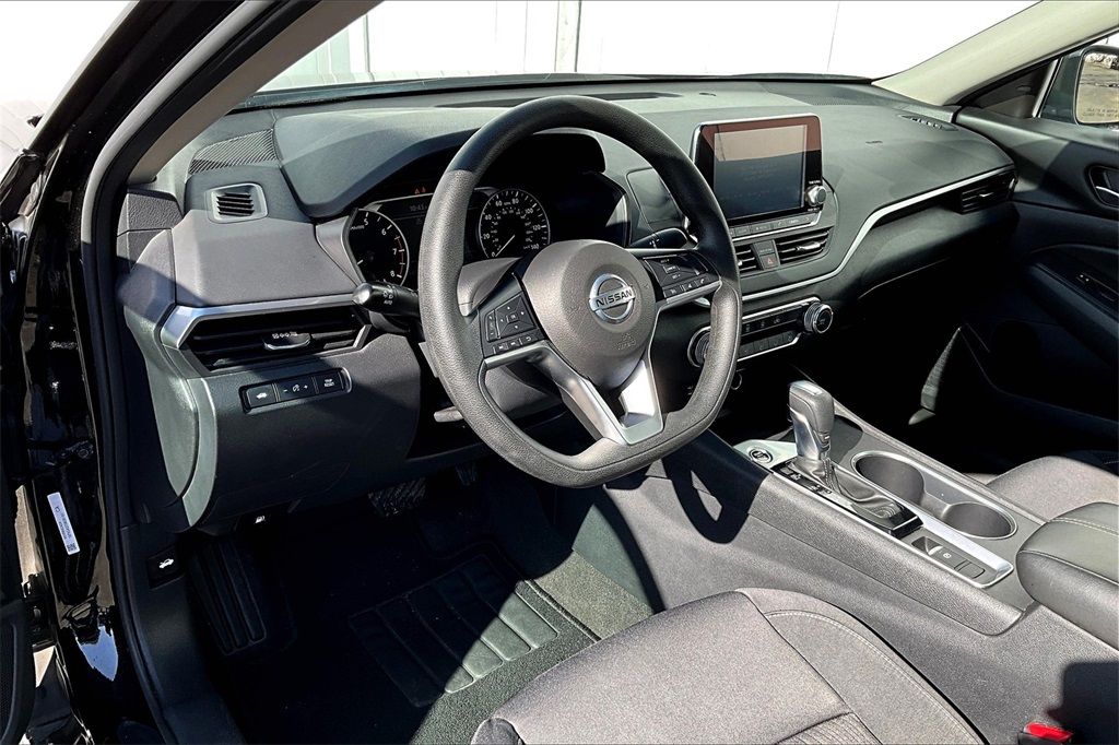 2022 Nissan Altima 2.5 SV - Photo 8