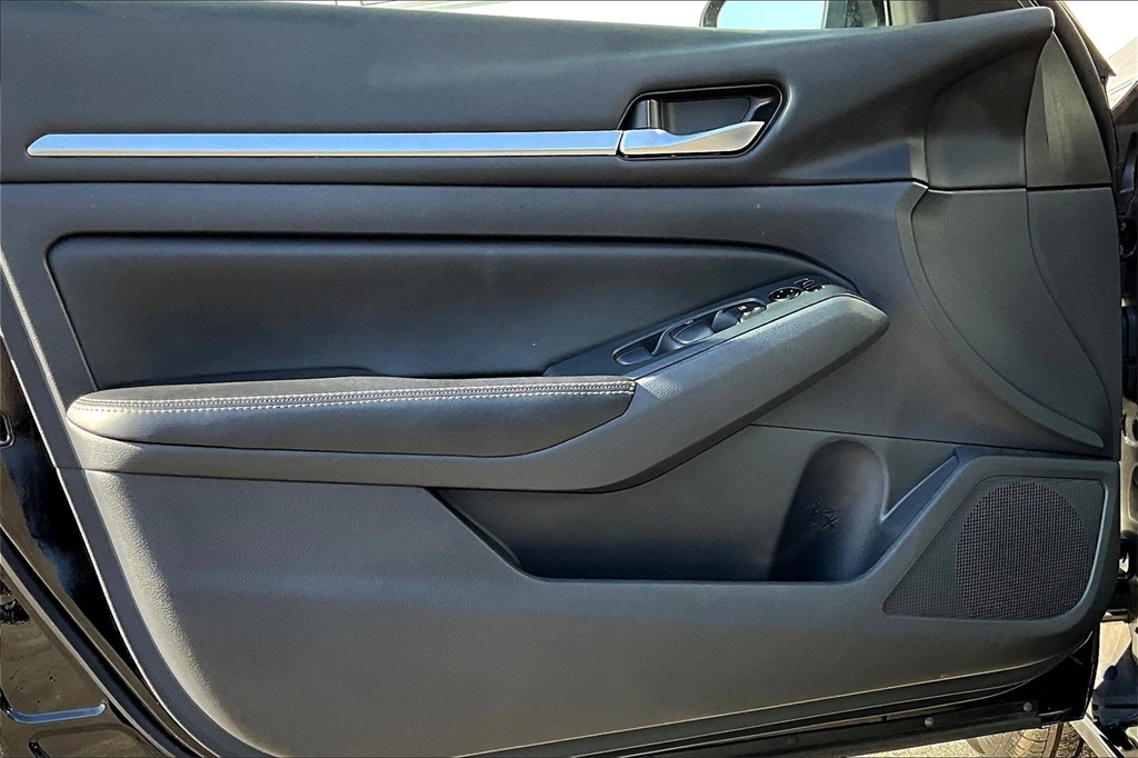 2022 Nissan Altima 2.5 SV - Photo 9