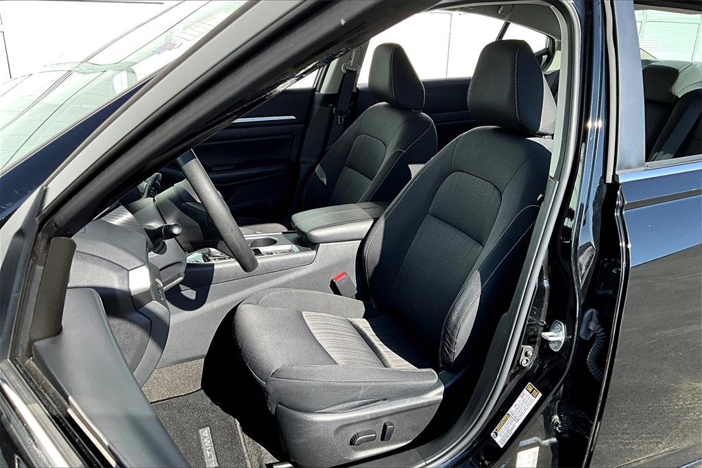 2022 Nissan Altima 2.5 SV - Photo 10