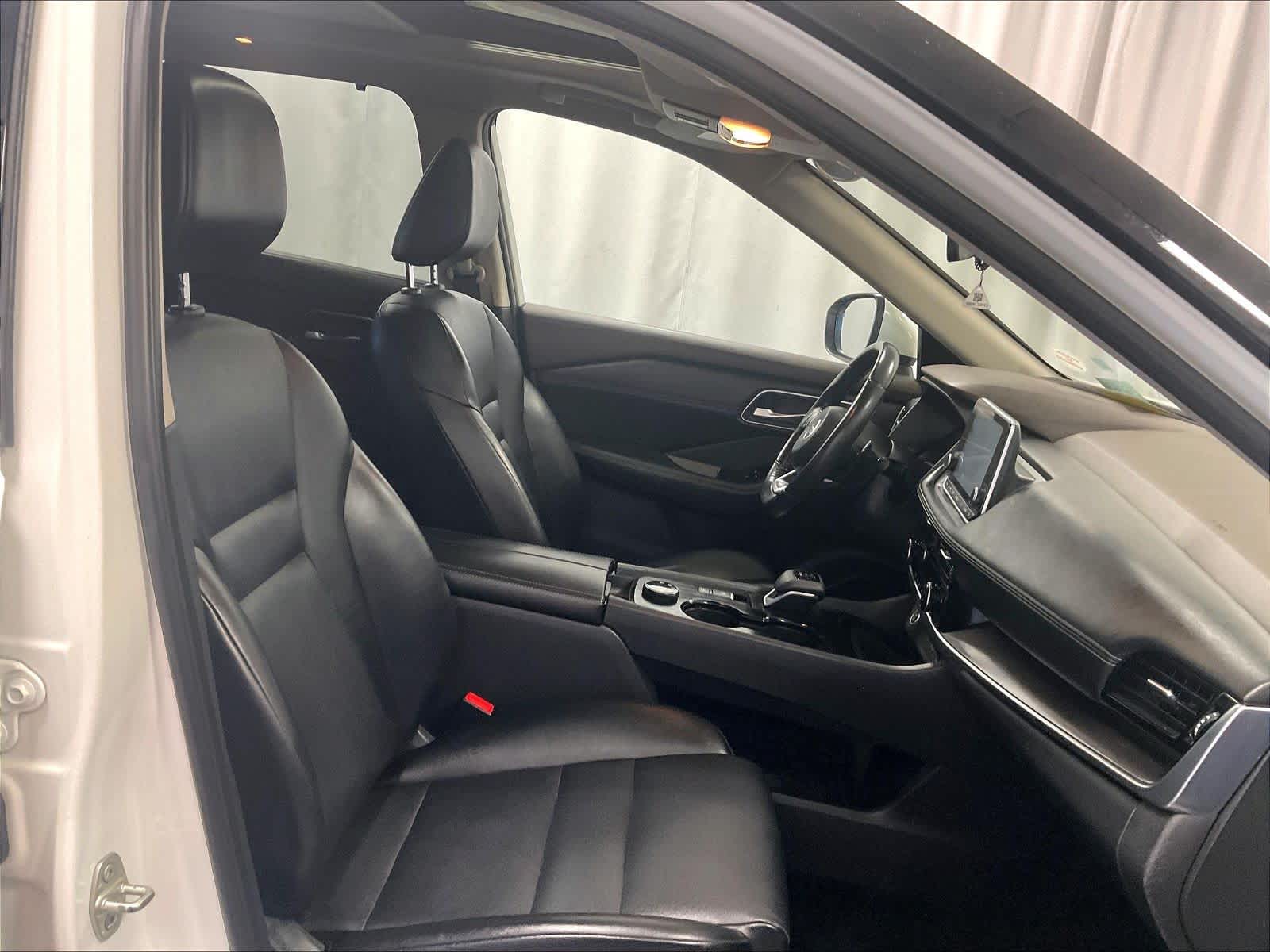 2021 Nissan Rogue SV - Photo 11