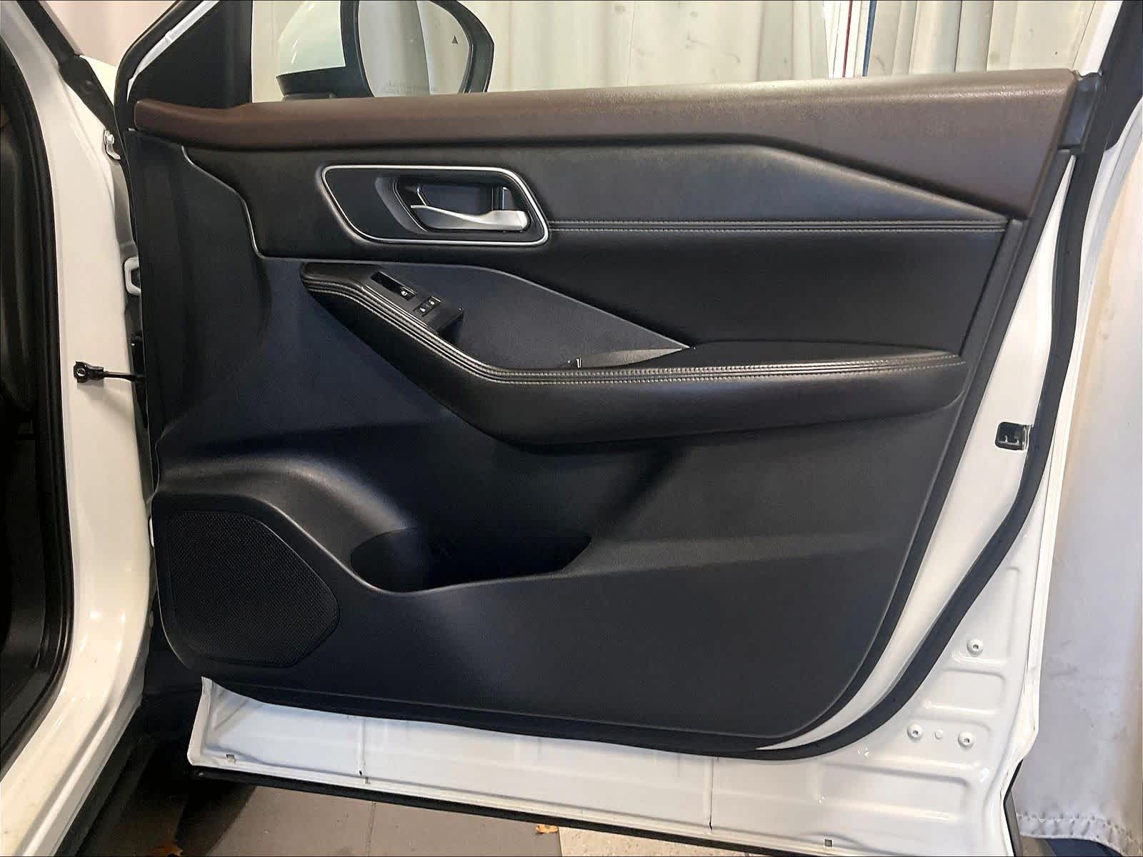 2021 Nissan Rogue SV - Photo 12