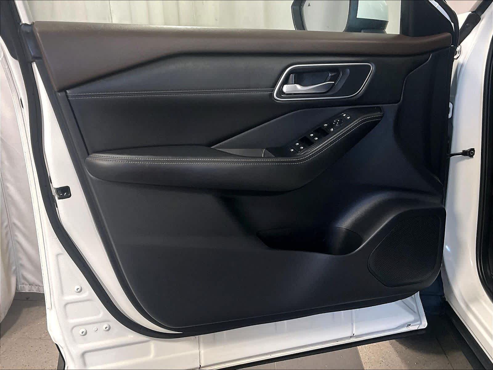 2021 Nissan Rogue SV - Photo 9