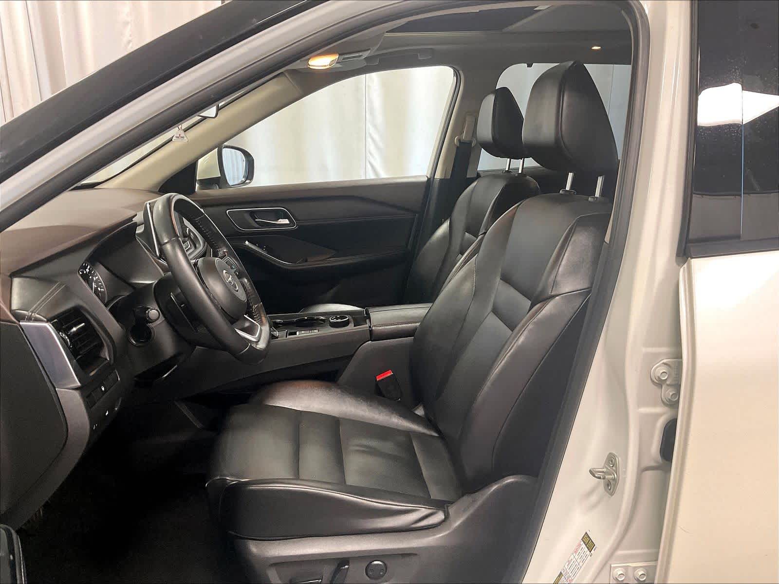 2021 Nissan Rogue SV - Photo 10