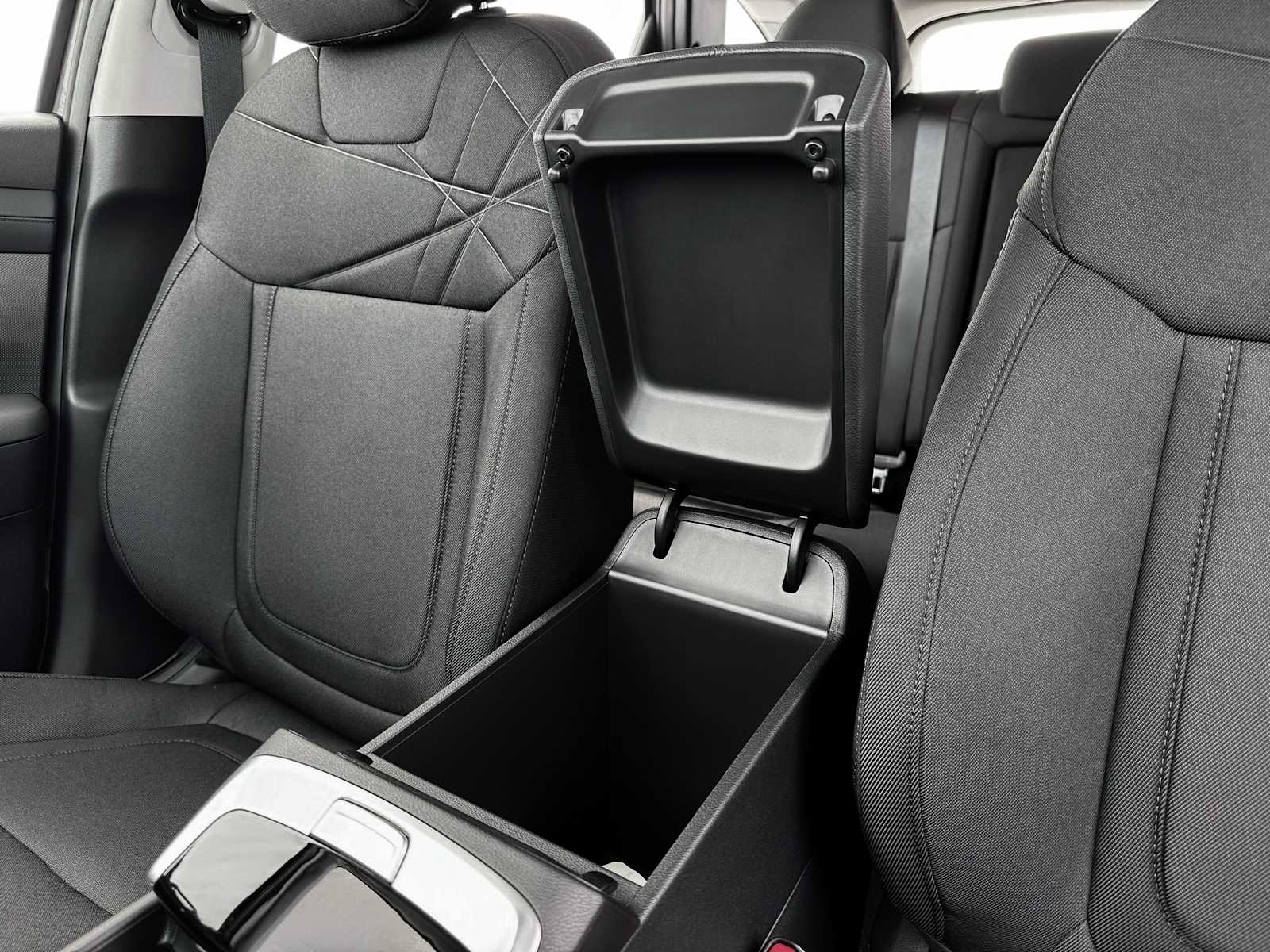 2025 Hyundai Tucson SE - Photo 18