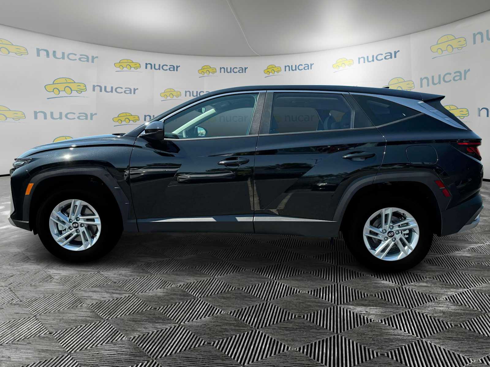 2025 Hyundai Tucson SE - Photo 4