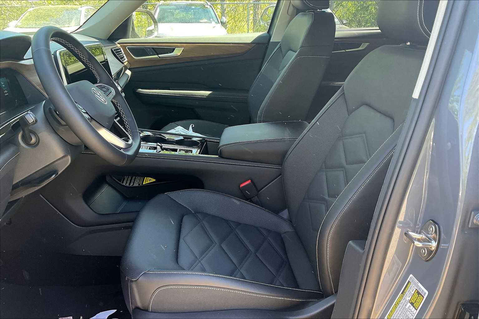 2025 Volkswagen Atlas 2.0T SE w/Technology - Photo 11