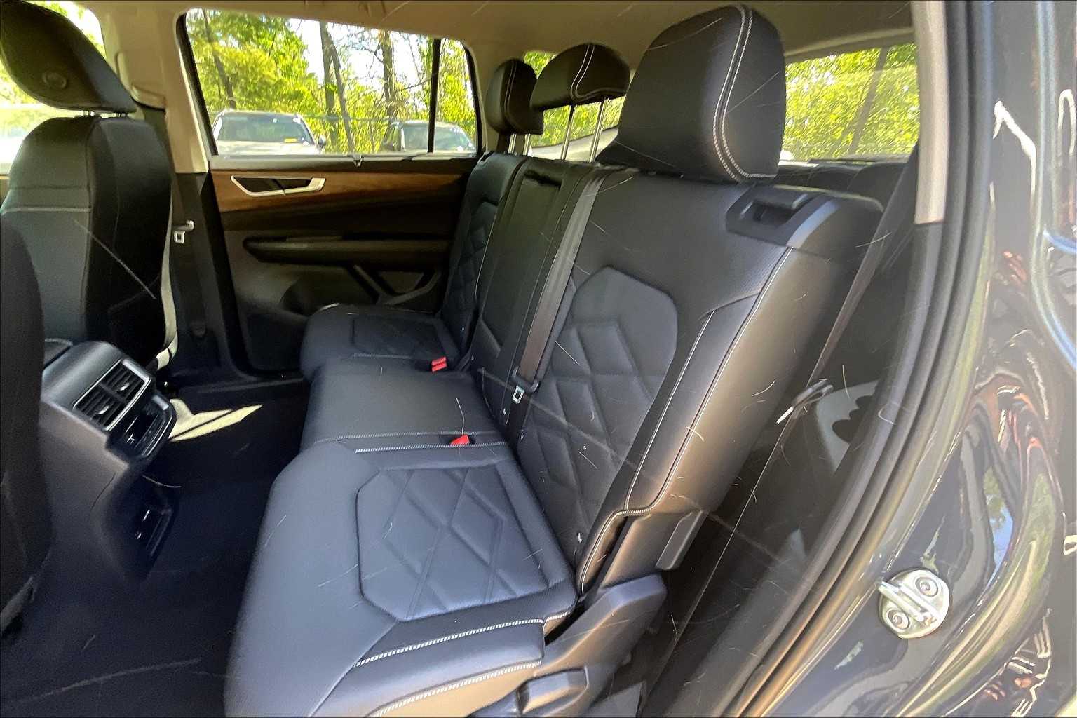2025 Volkswagen Atlas 2.0T SE w/Technology - Photo 15