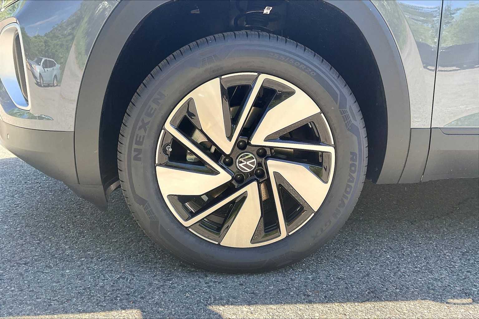 2025 Volkswagen Atlas 2.0T SE w/Technology - Photo 8