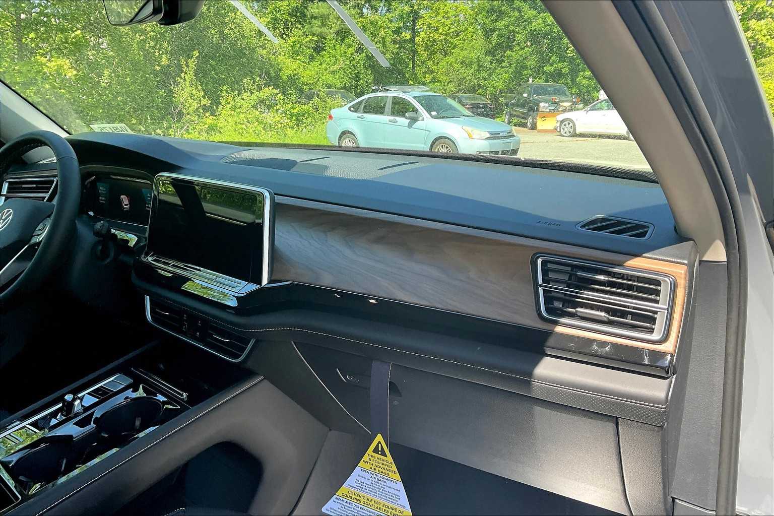 2025 Volkswagen Atlas 2.0T SE w/Technology - Photo 10