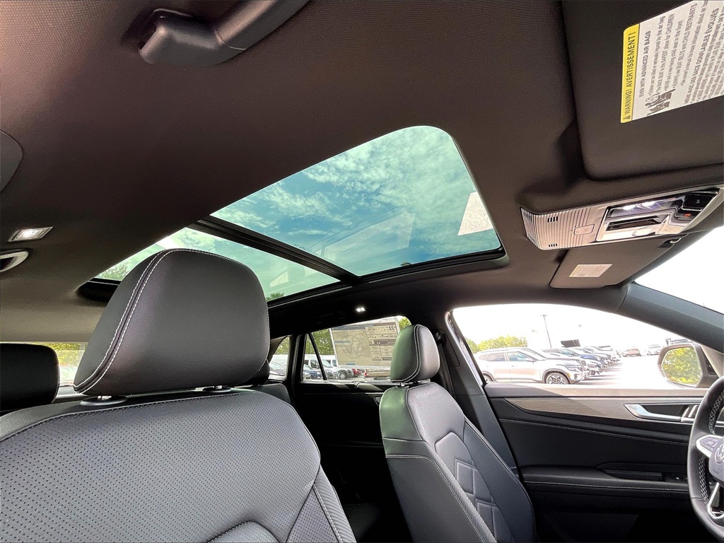 2026 Volkswagen Atlas Cross Sport 2.0T SE w/Technology - Photo 18