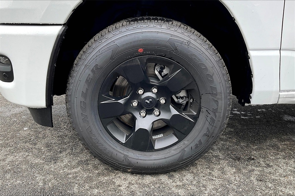2025 Ram 1500 Tradesman - Photo 8