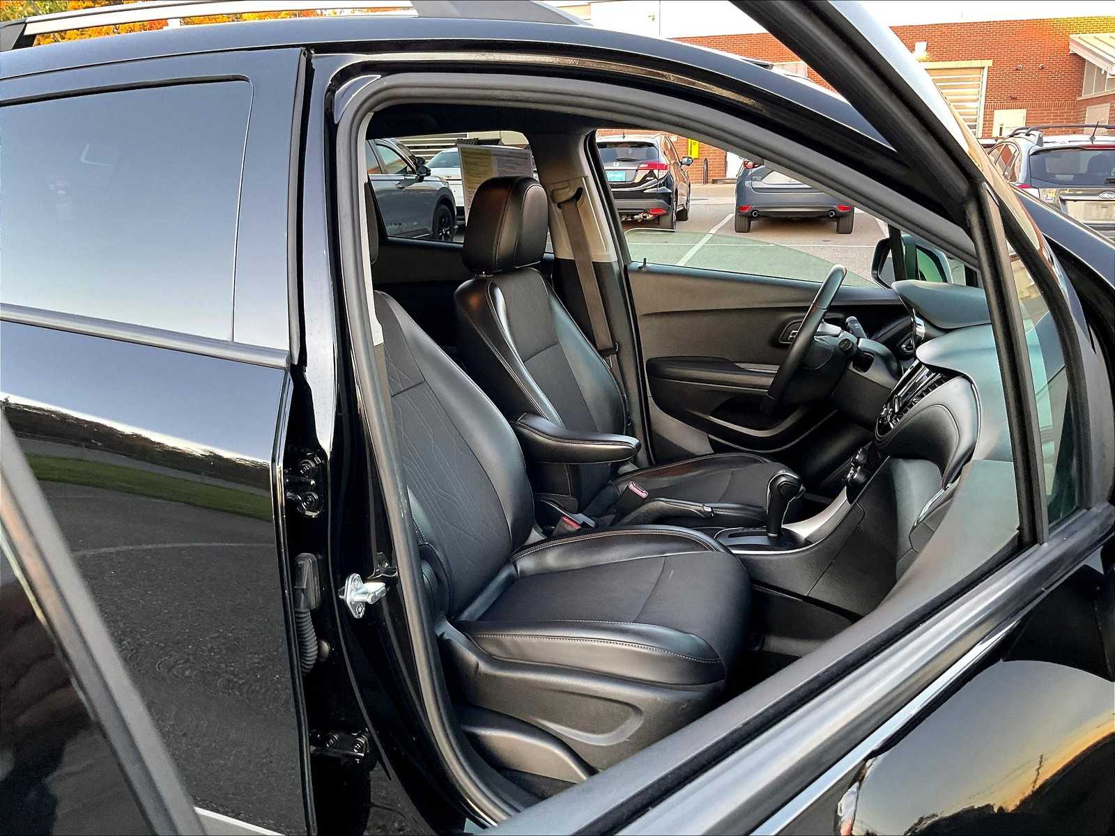2022 Chevrolet Trax LT - Photo 11