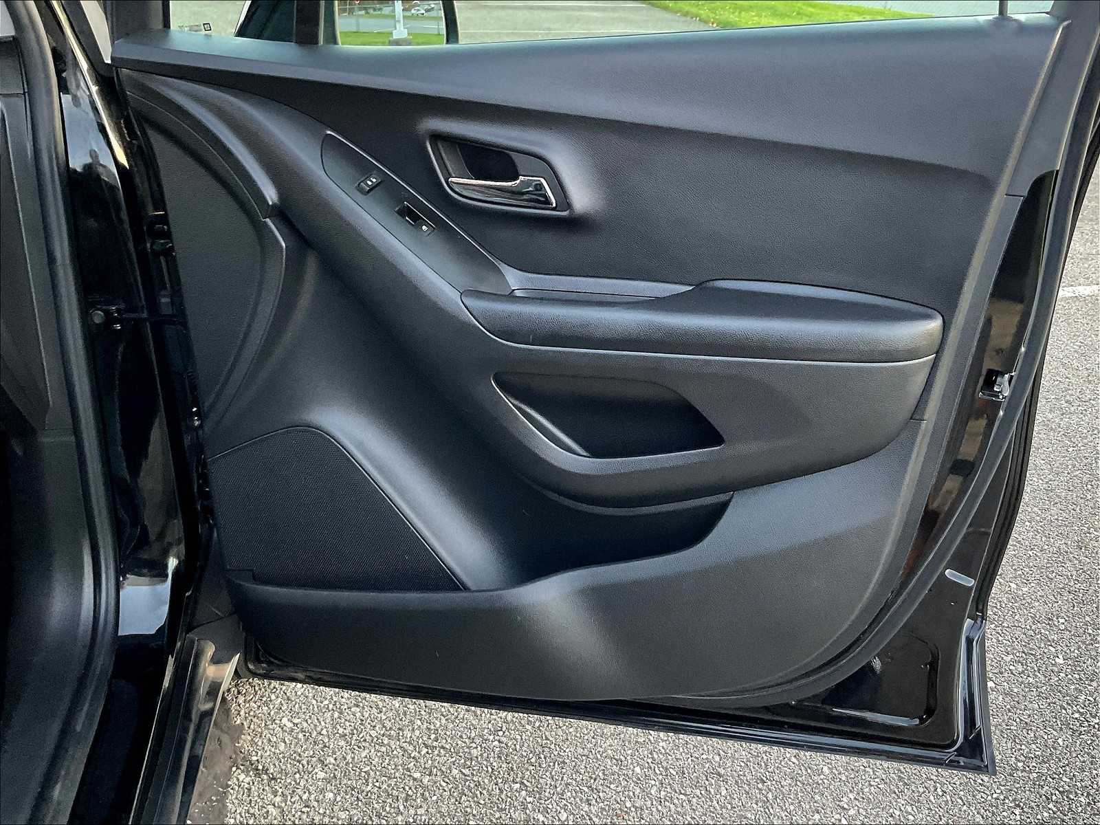 2022 Chevrolet Trax LT - Photo 12