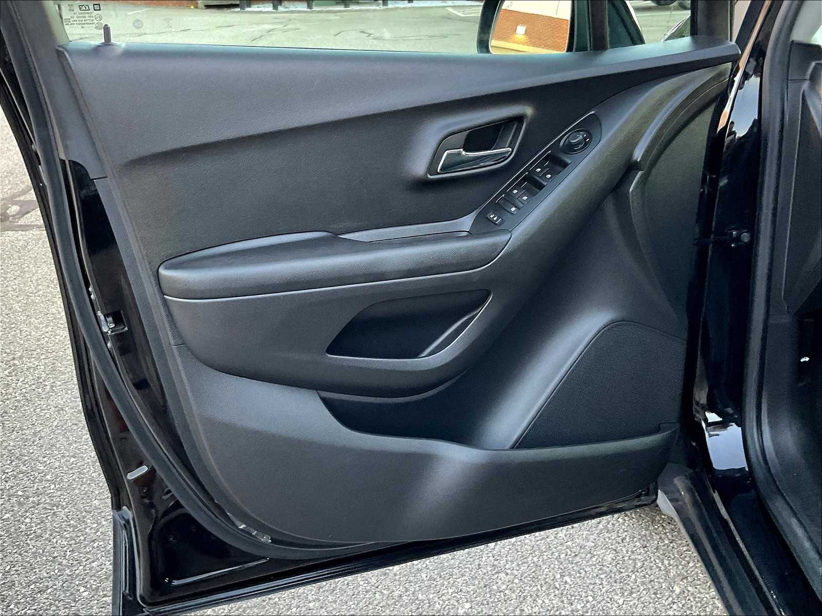 2022 Chevrolet Trax LT - Photo 9