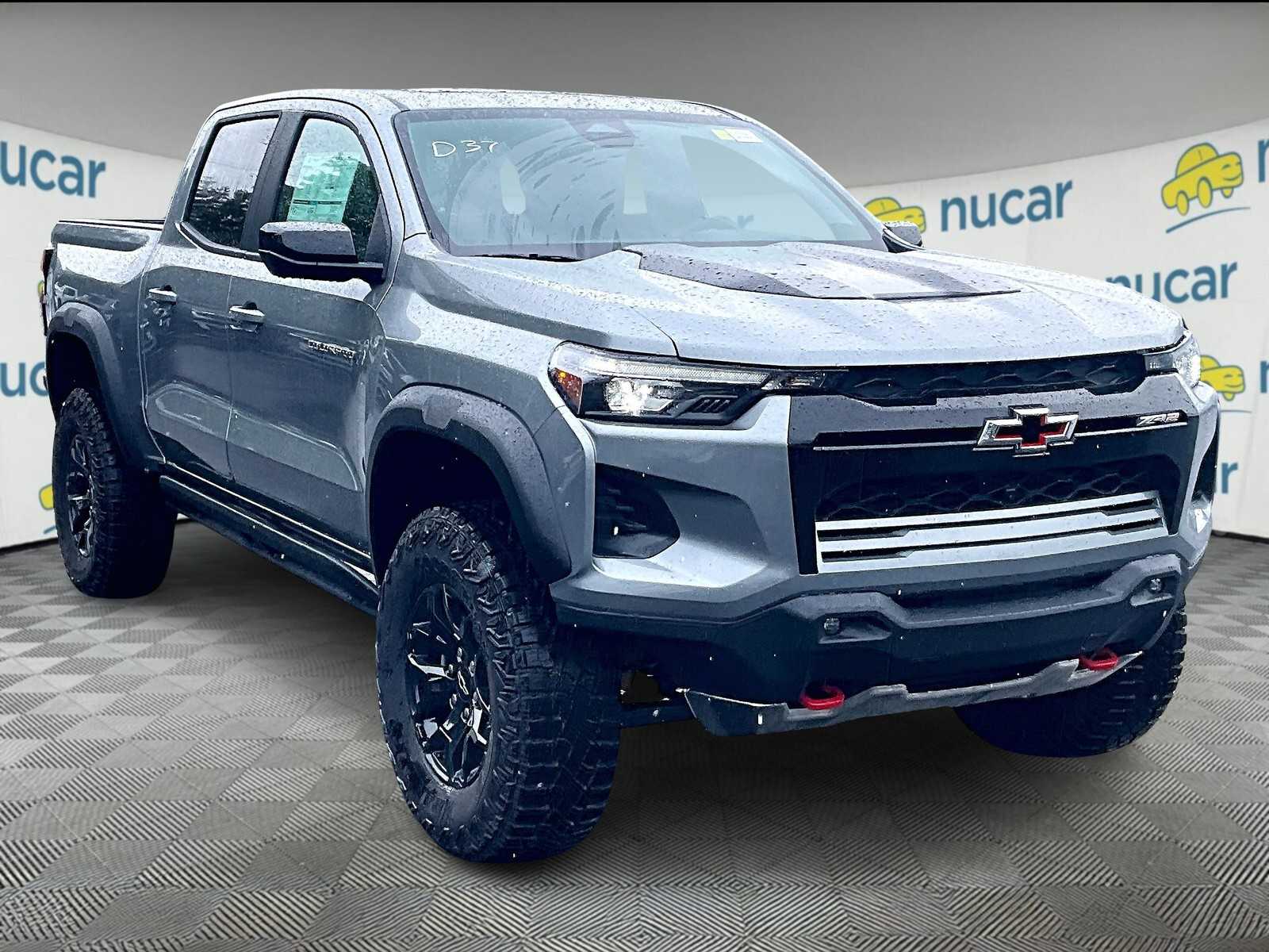 2022 Chevrolet Colorado LT photo 2