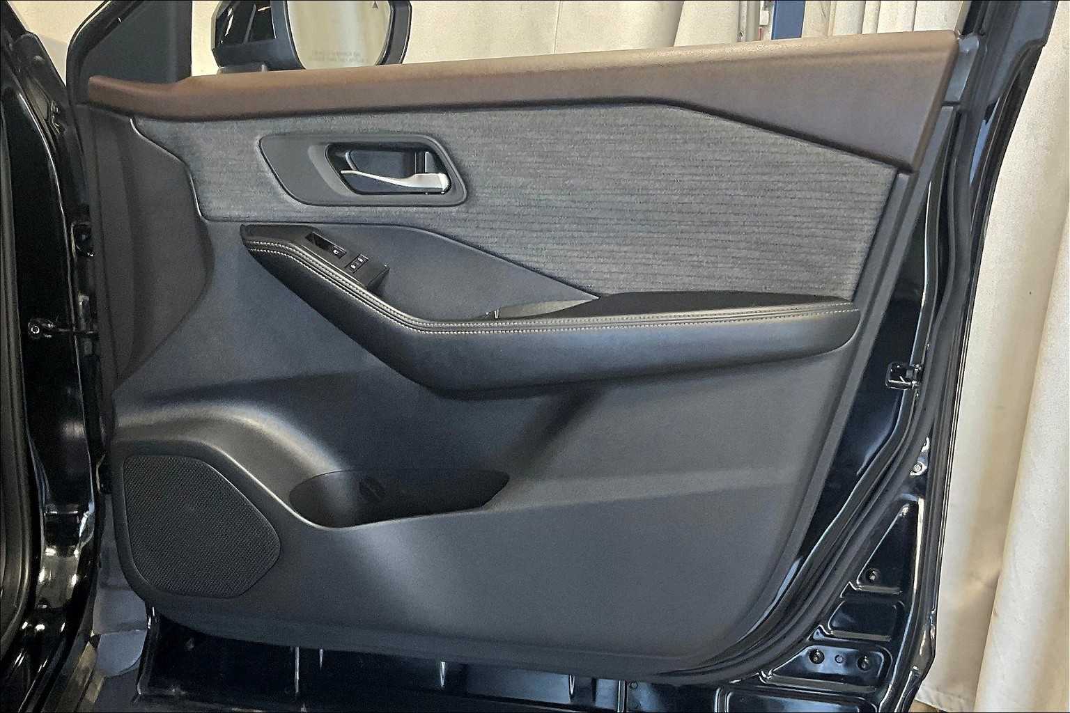 2021 Nissan Rogue SV - Photo 12