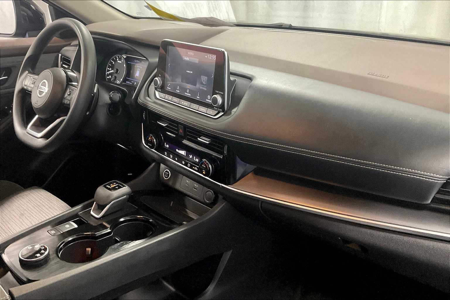 2021 Nissan Rogue SV - Photo 14