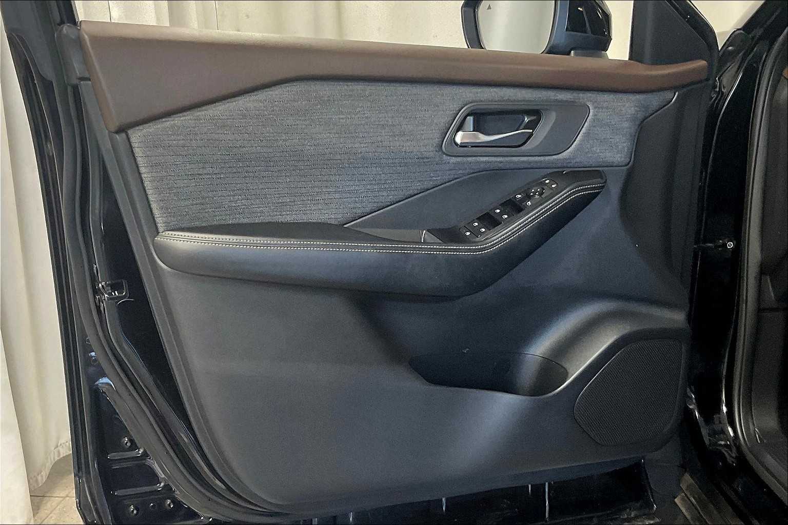 2021 Nissan Rogue SV - Photo 9