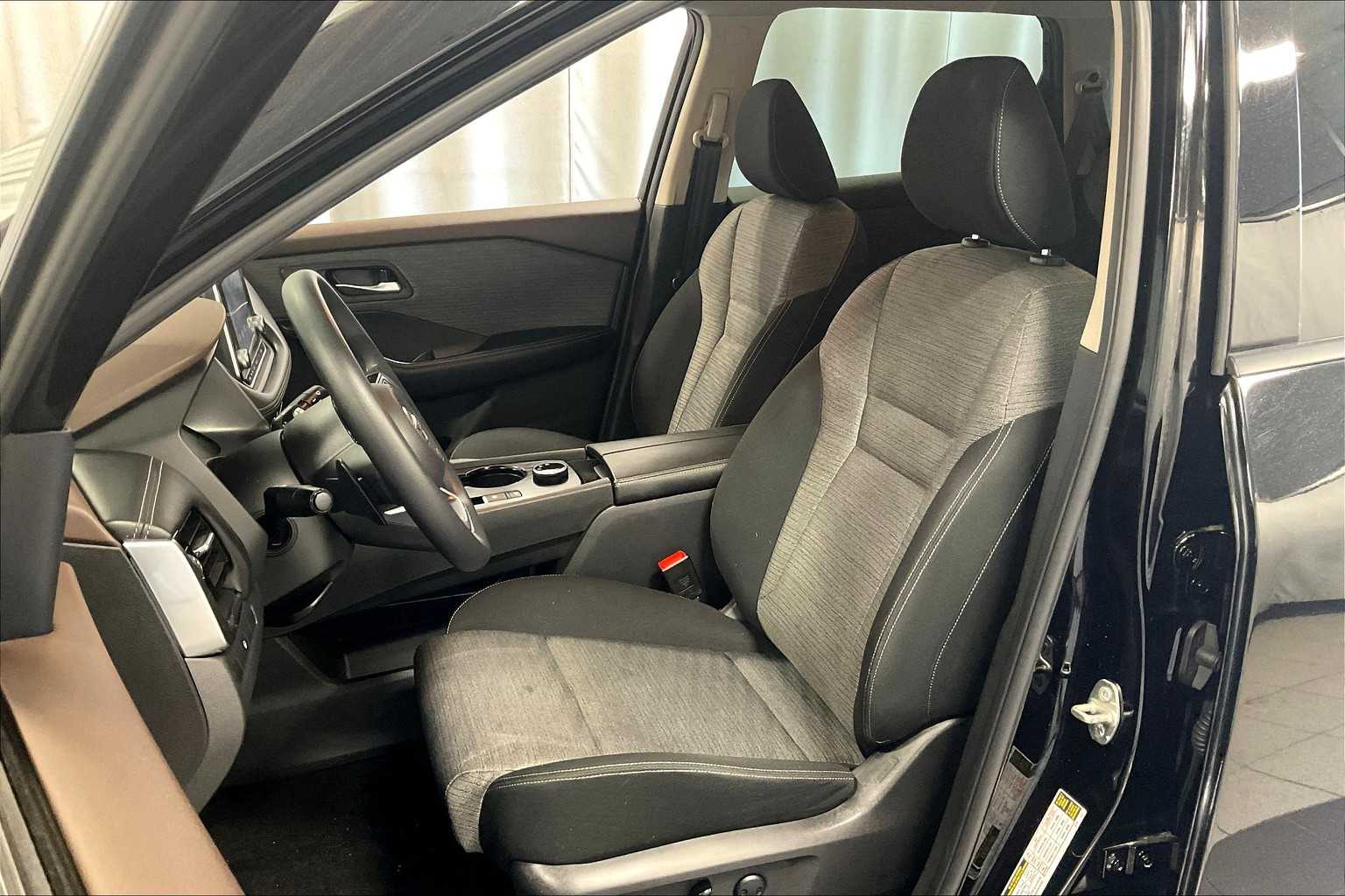 2021 Nissan Rogue SV - Photo 10