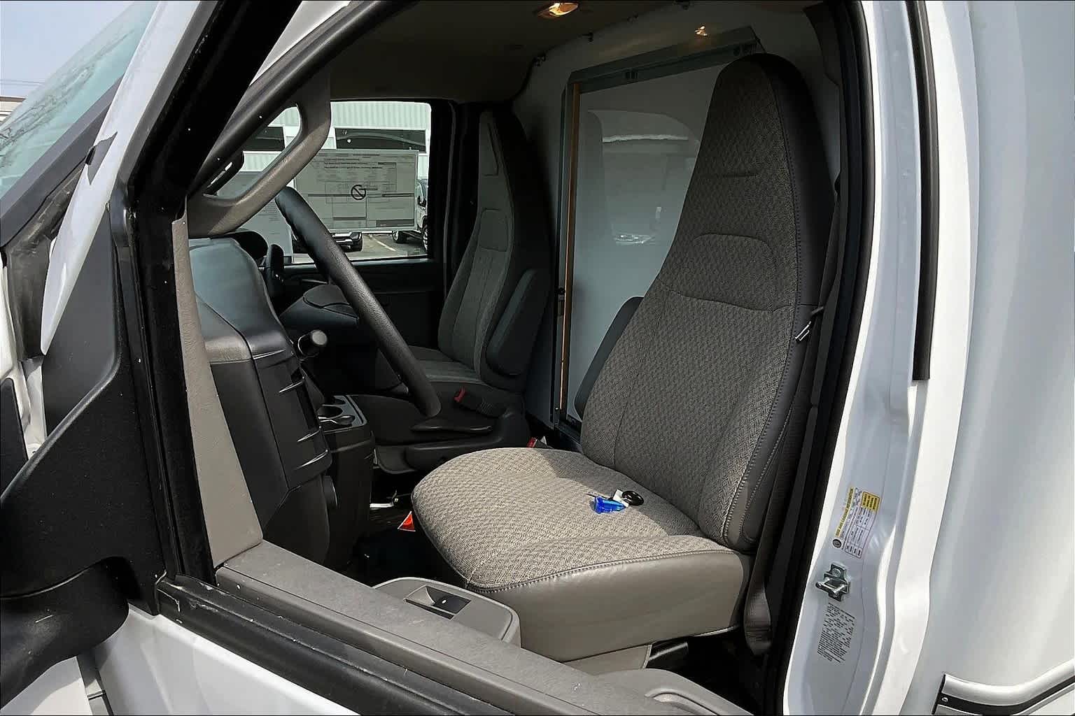 2025 Chevrolet Express  - Photo 15