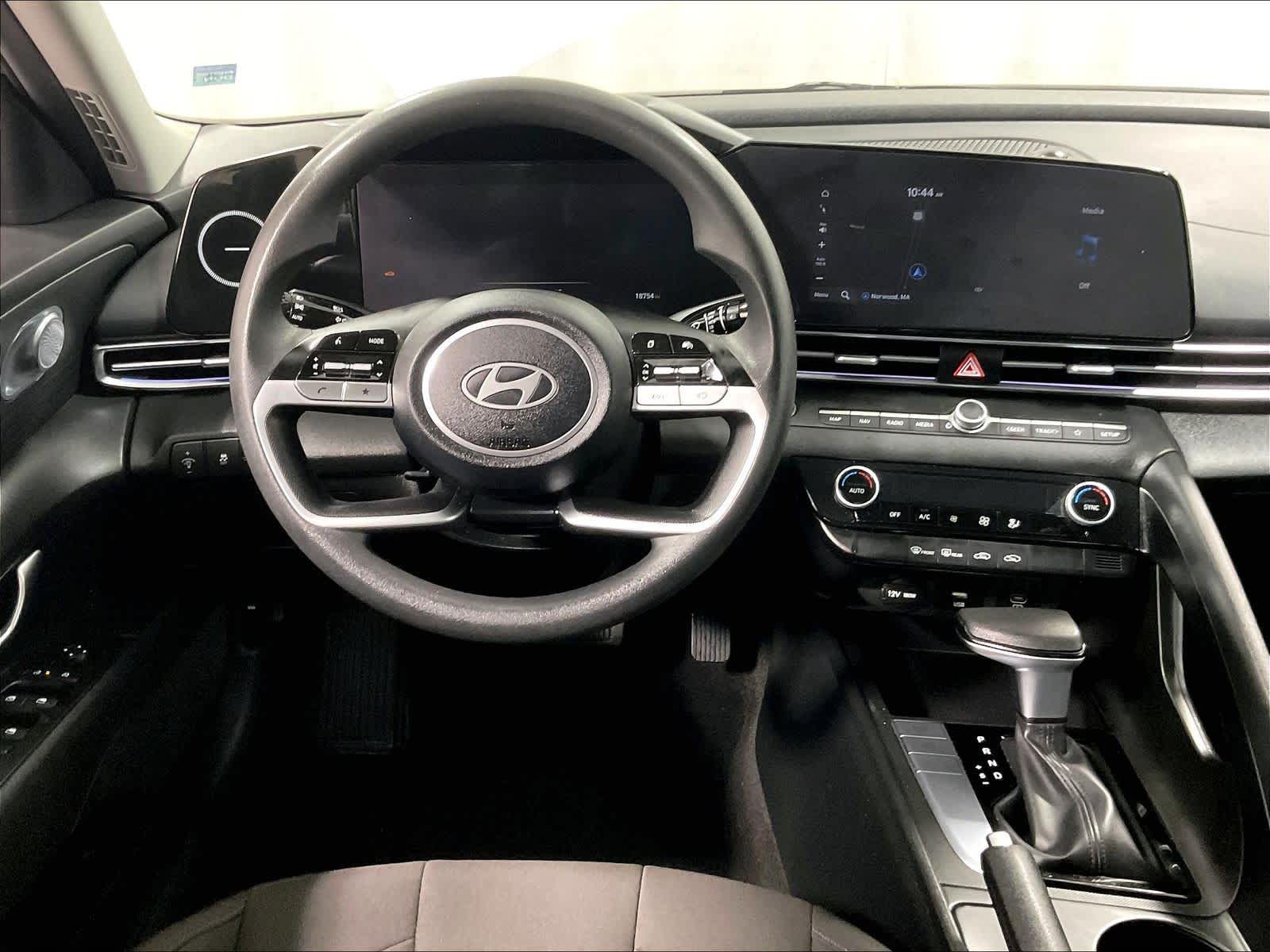 2024 Hyundai Elantra SEL - Photo 17