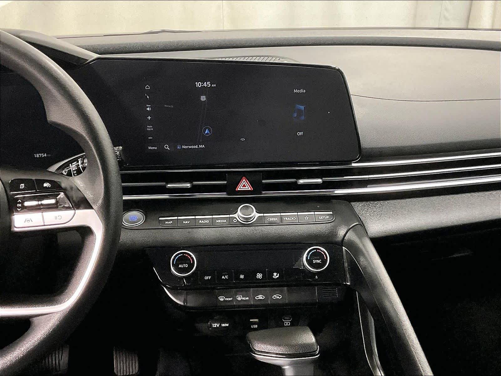 2024 Hyundai Elantra SEL - Photo 18