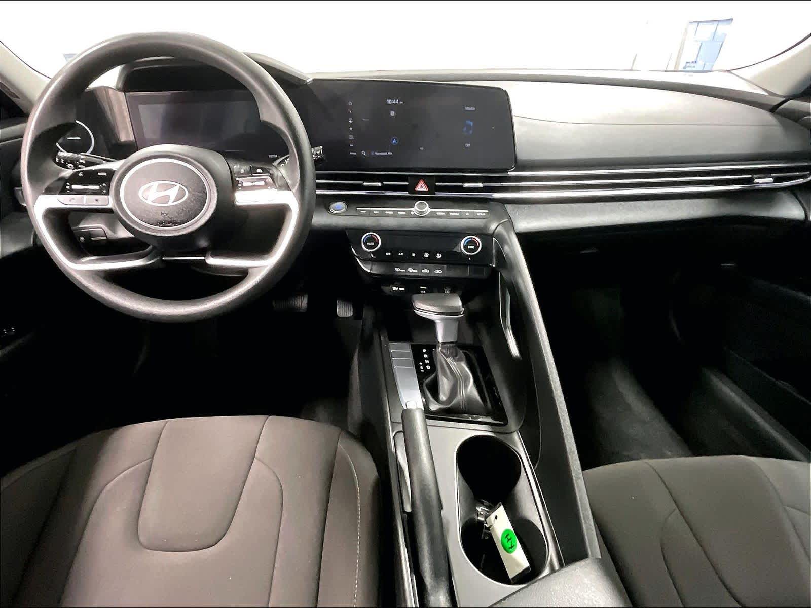 2024 Hyundai Elantra SEL - Photo 21