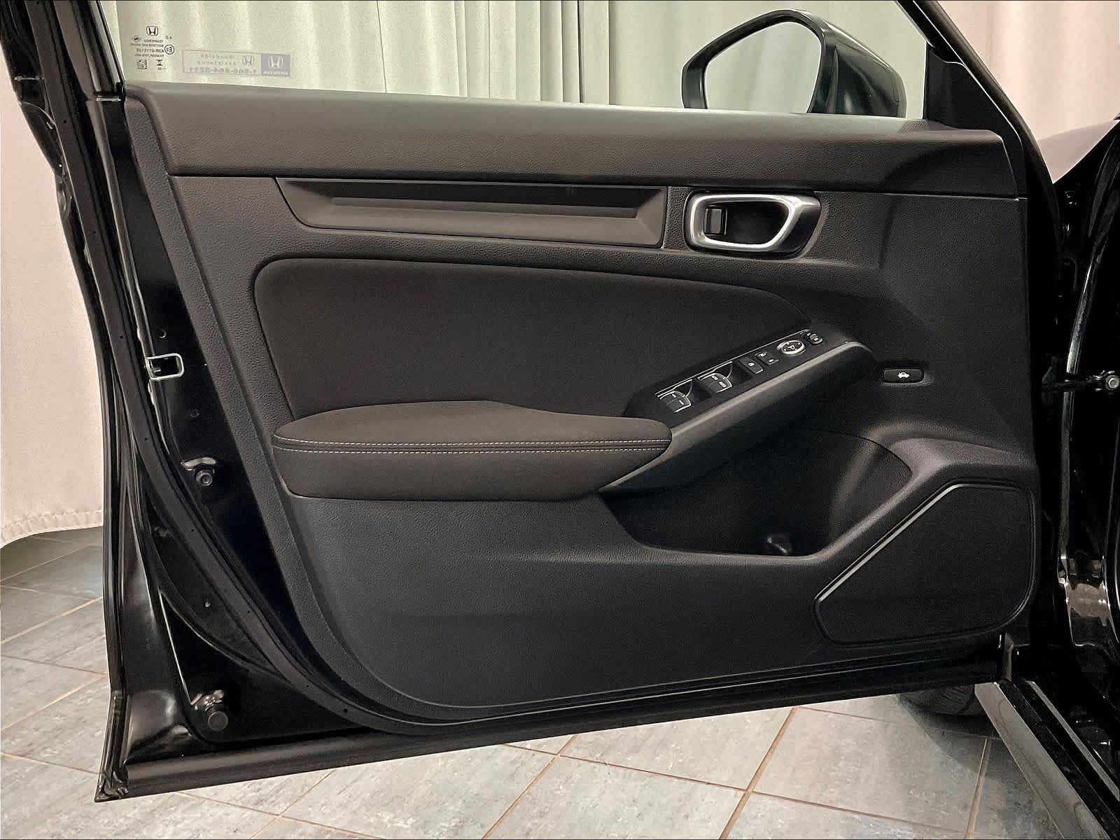 2025 Honda Civic LX - Photo 9