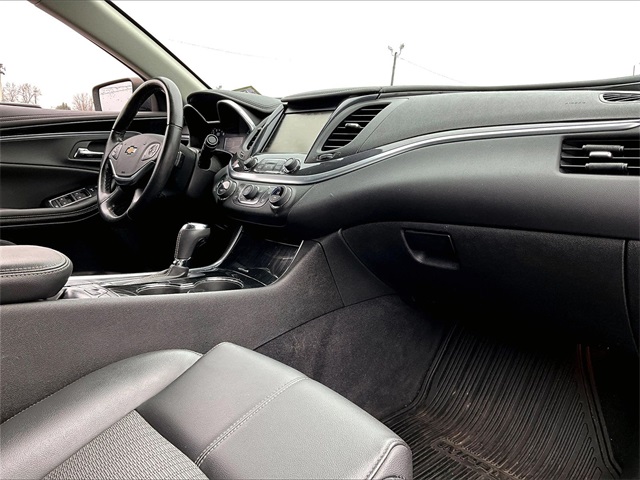 2019 Chevrolet Impala LT - Photo 13