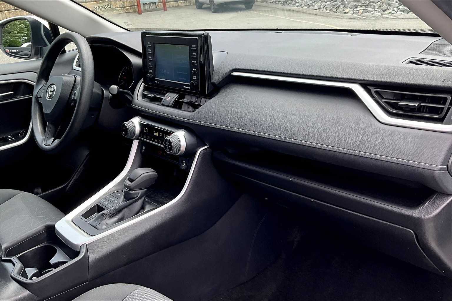 2020 Toyota RAV4 XLE - Photo 14