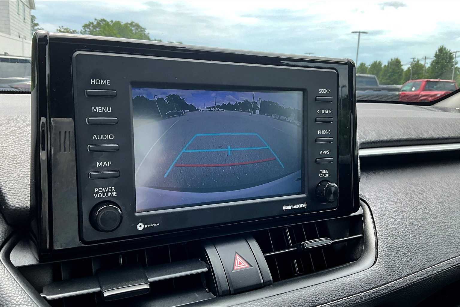 2020 Toyota RAV4 XLE - Photo 19