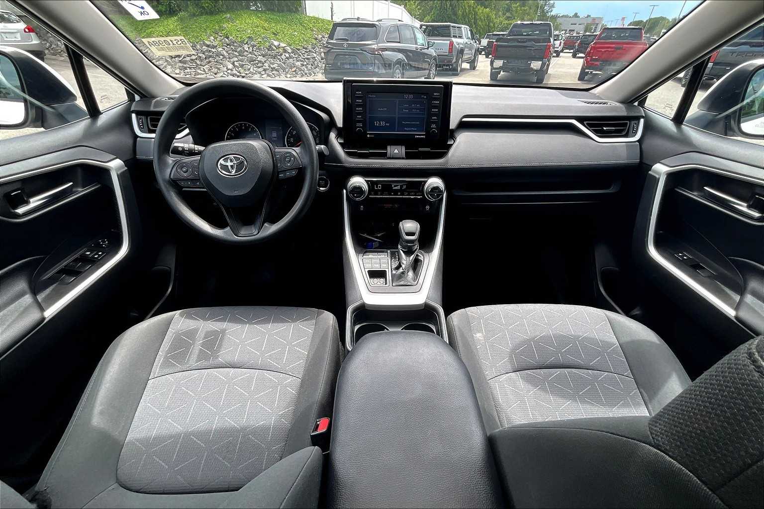2020 Toyota RAV4 XLE - Photo 21