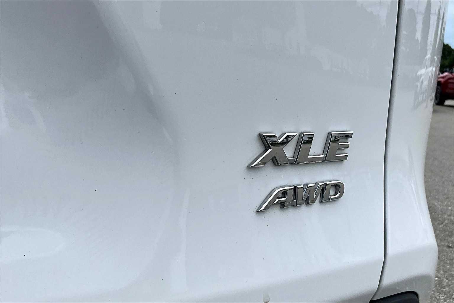 2020 Toyota RAV4 XLE - Photo 29