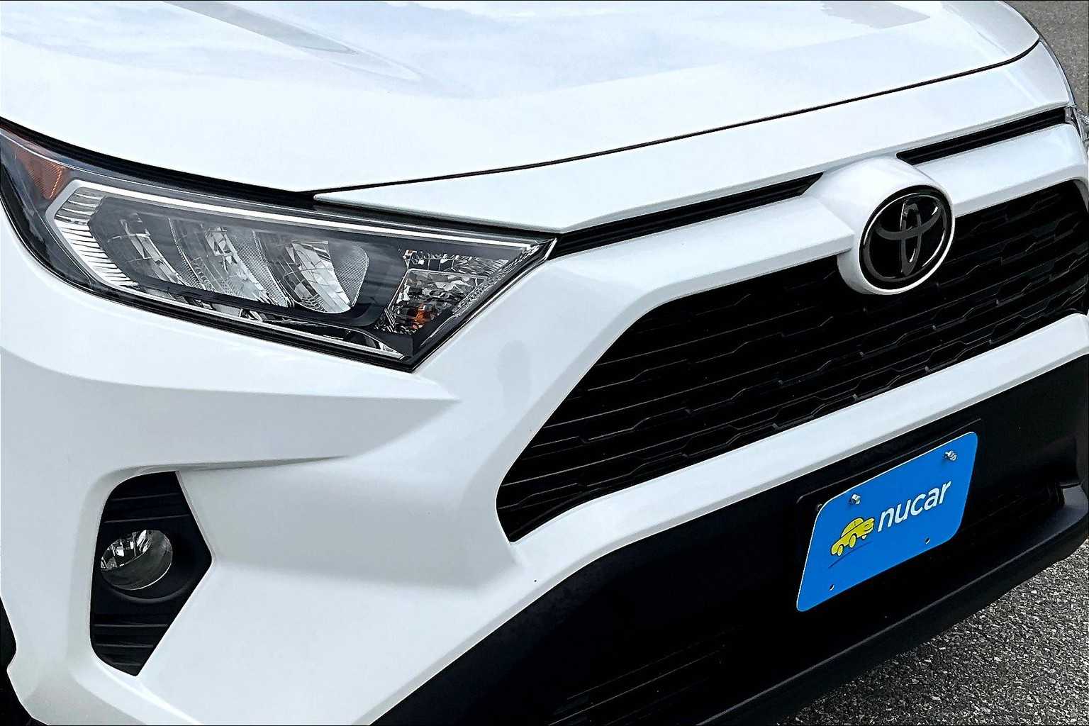2020 Toyota RAV4 XLE - Photo 32