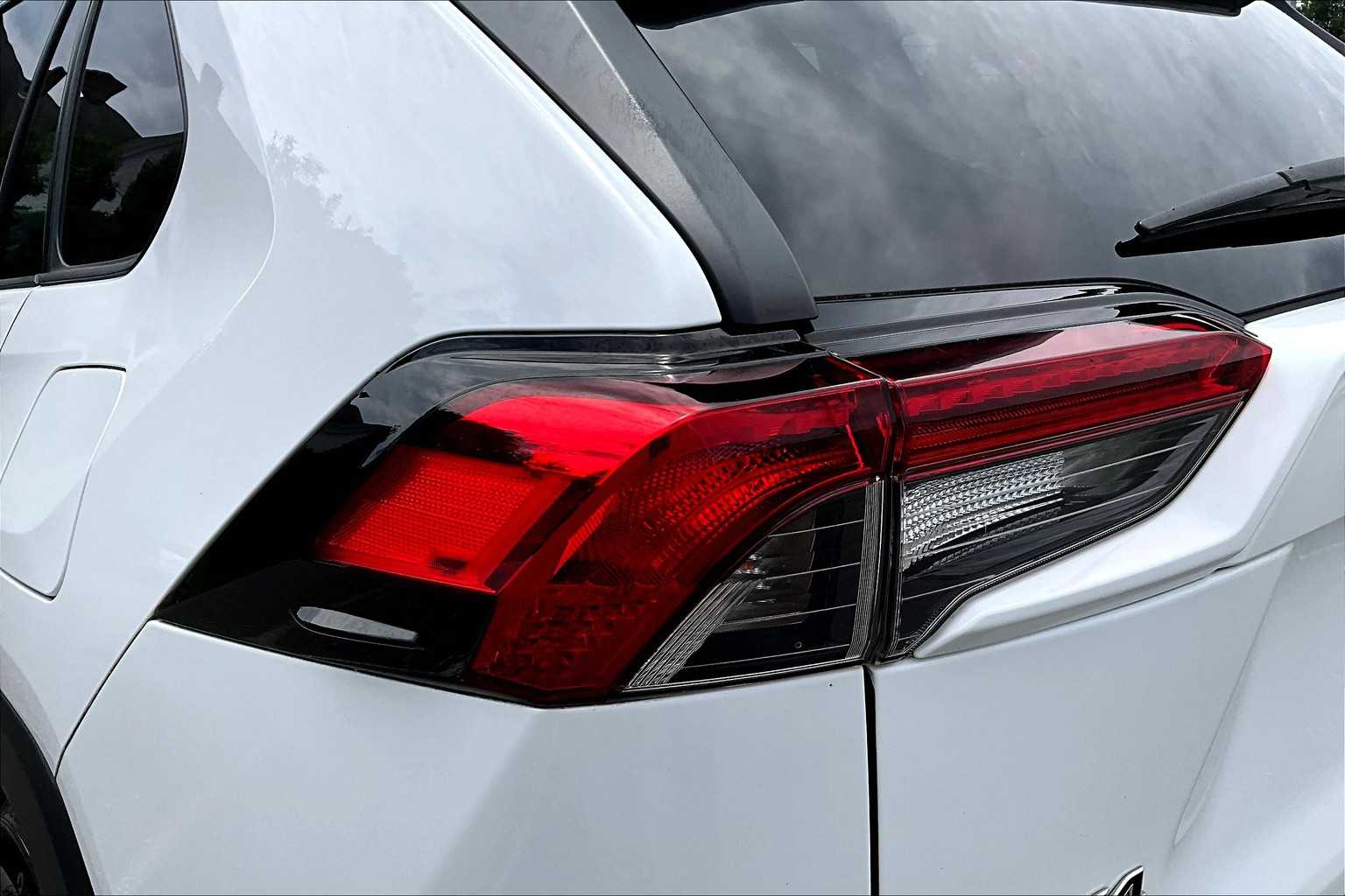 2020 Toyota RAV4 XLE - Photo 34