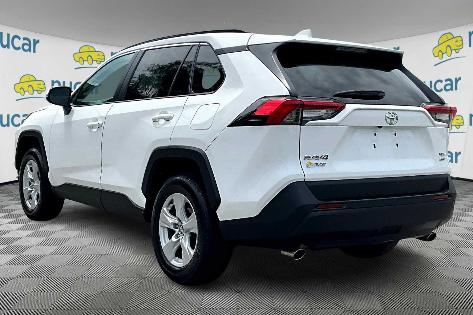 2020 Toyota RAV4 XLE - Photo 4