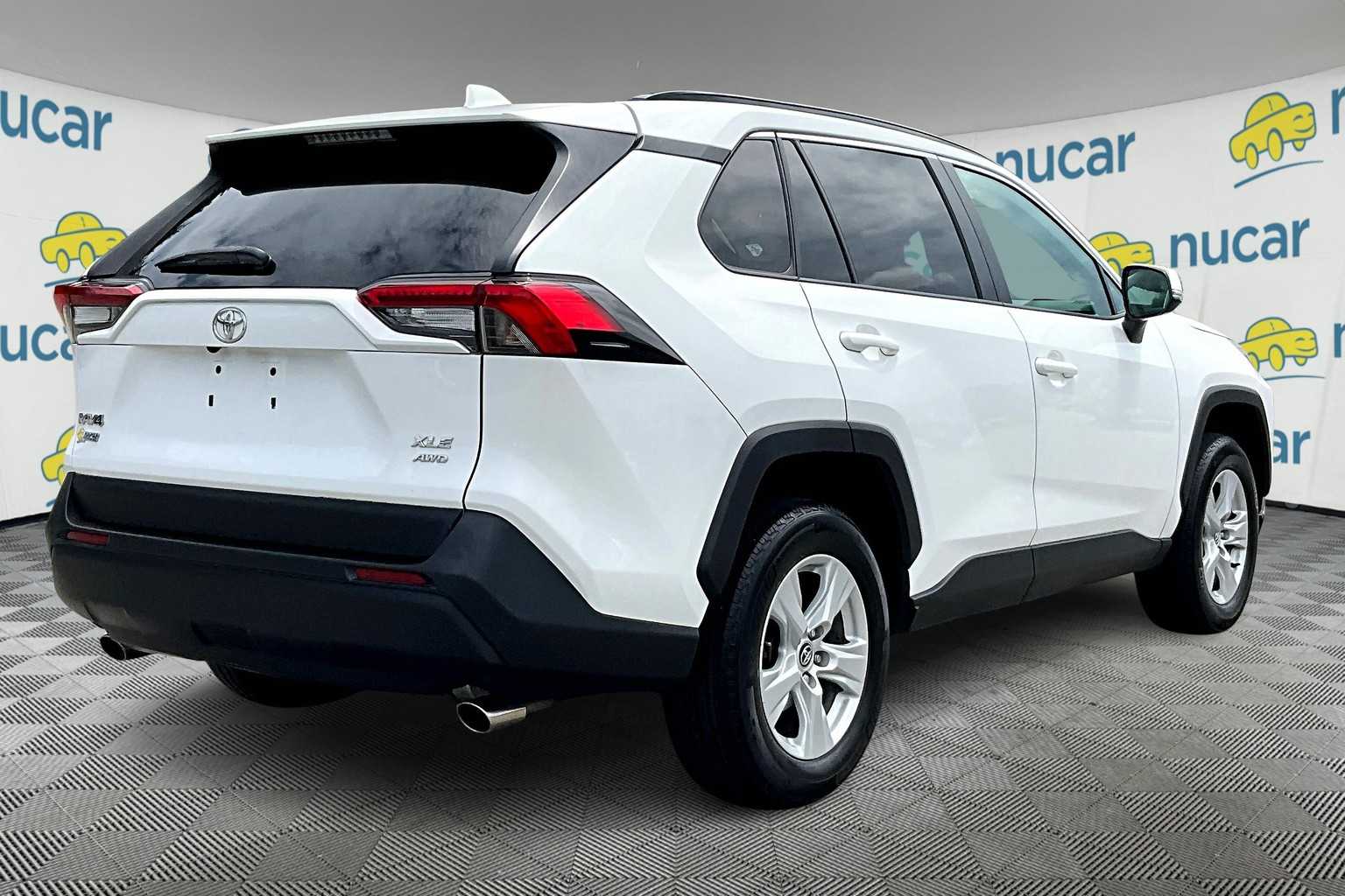 2020 Toyota RAV4 XLE - Photo 6