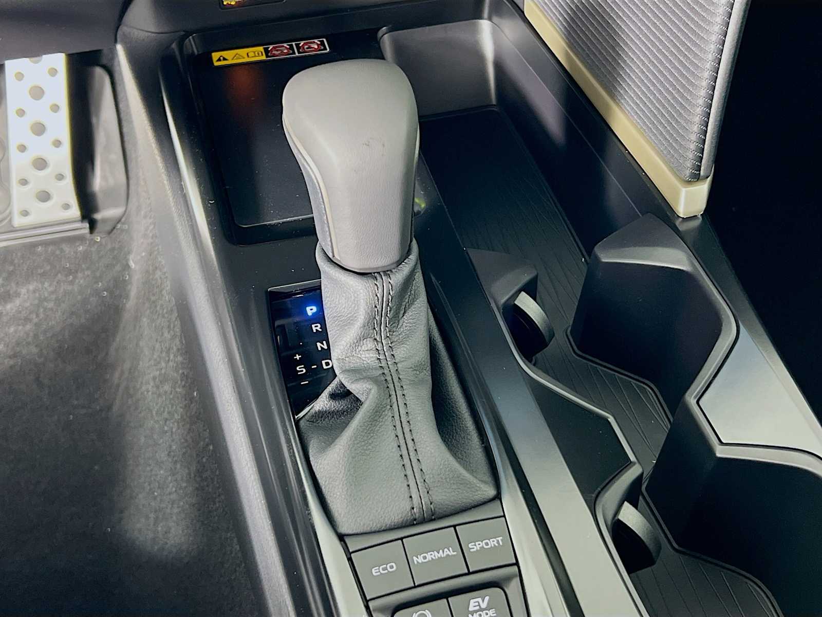 2025 Toyota Camry SE - Photo 11