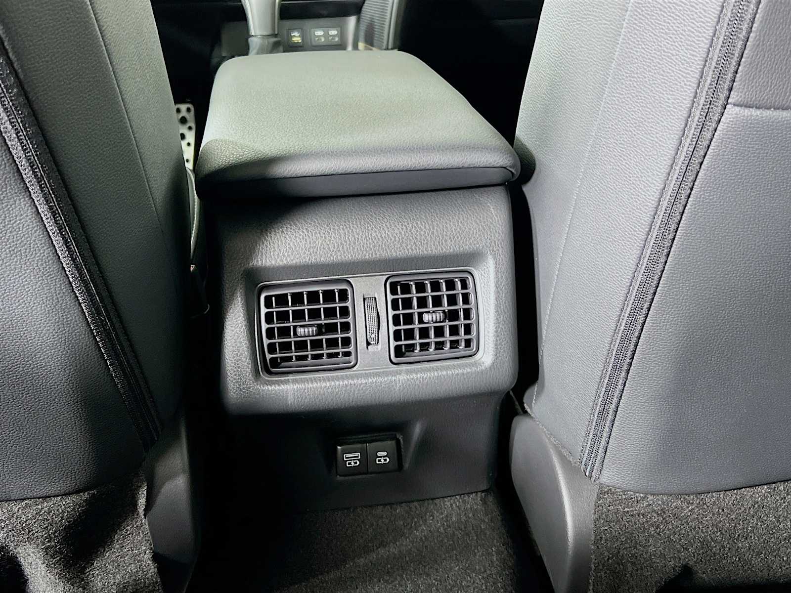 2025 Toyota Camry SE - Photo 14