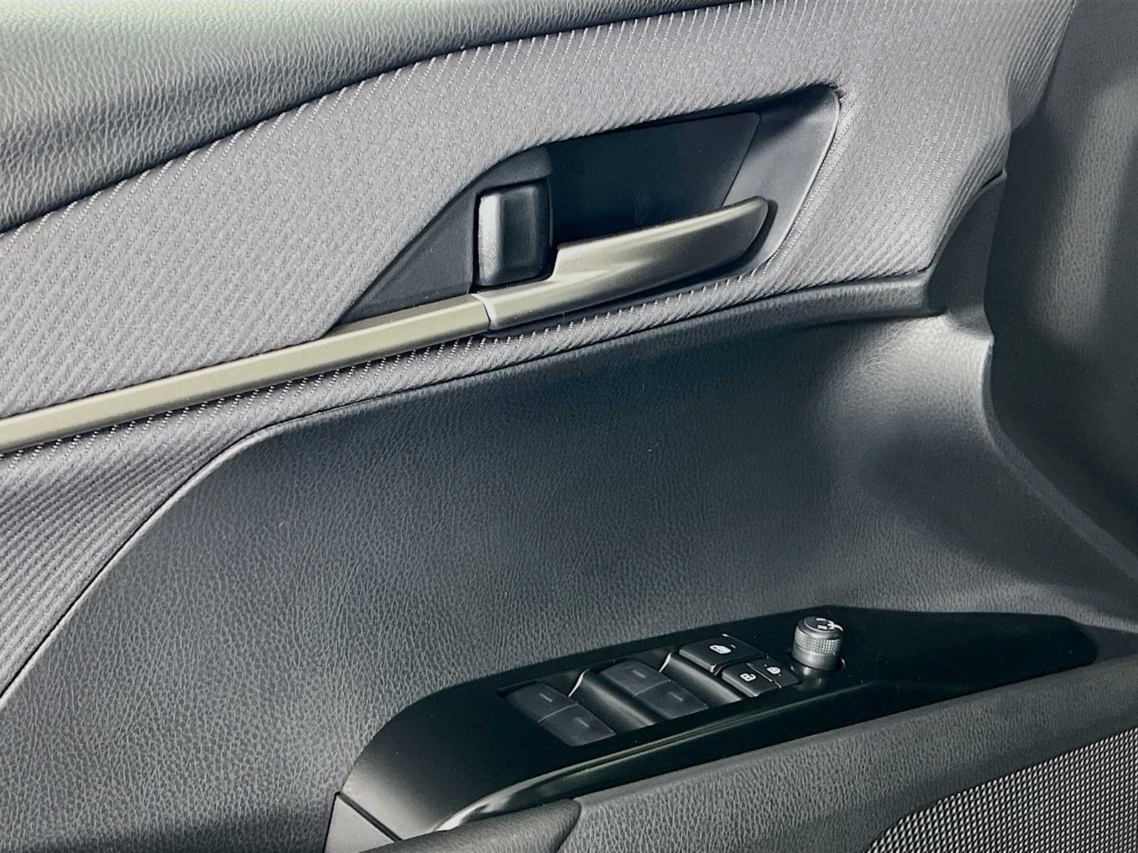 2025 Toyota Camry SE - Photo 16