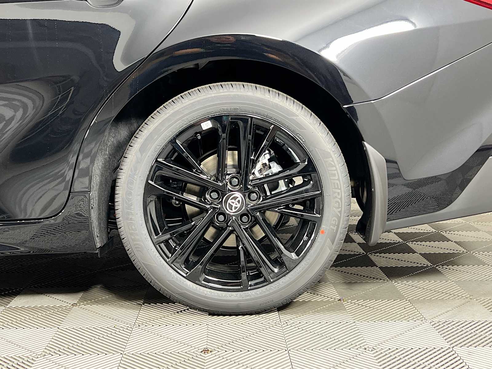 2025 Toyota Camry SE - Photo 19